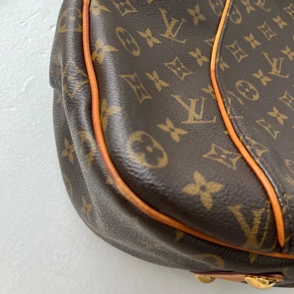 Louis Vuitton Galleria PM Shoulder Bag - Picture 8 of 16